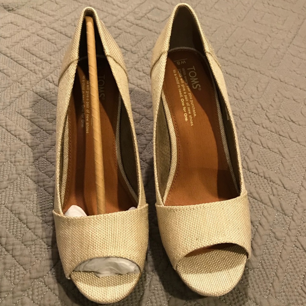 Tom’s Peep-toe Wedges